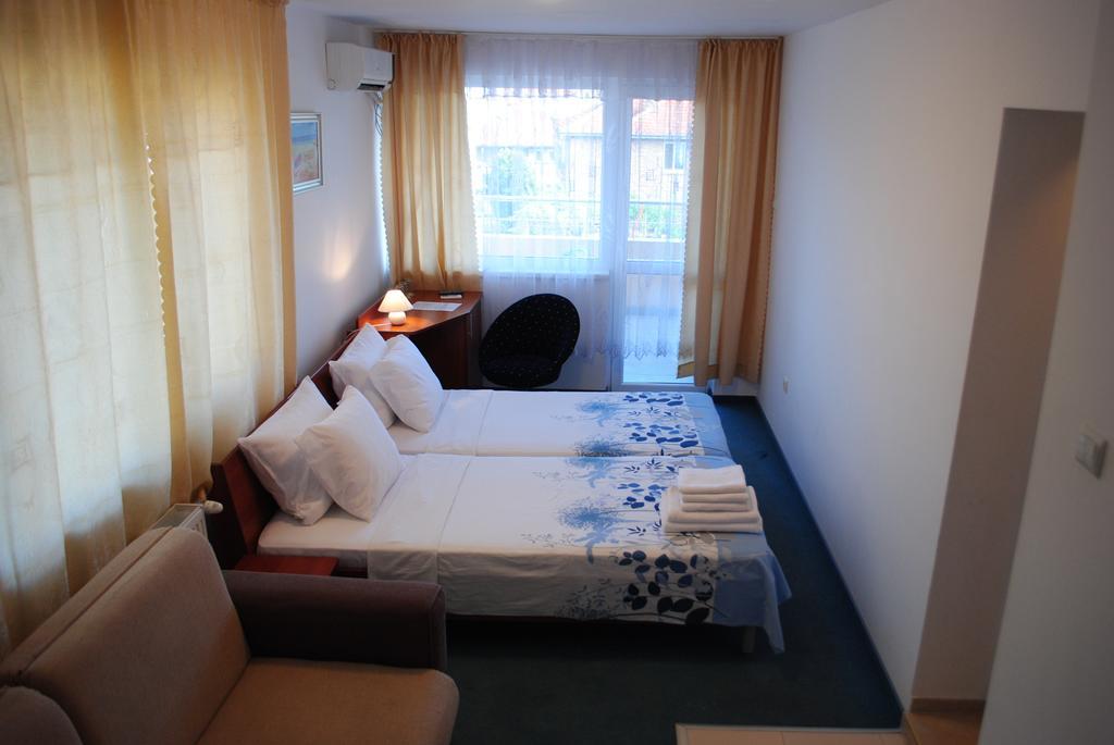 Veda Guest House ポモリエ エクステリア 写真