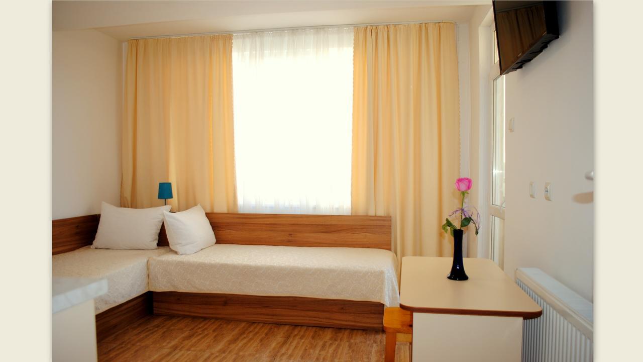 Veda Guest House ポモリエ エクステリア 写真
